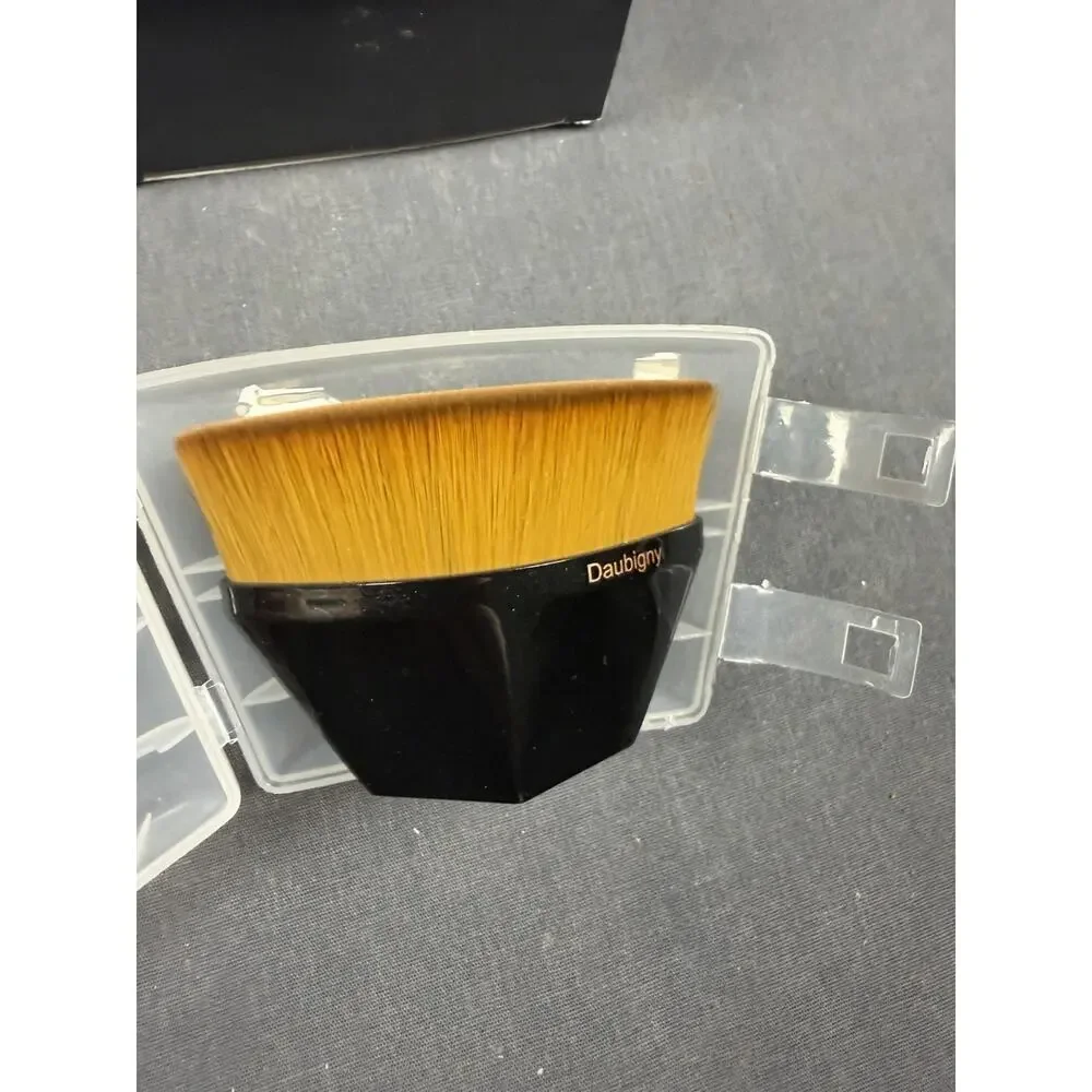 Daubigny Flawless Foundation Brush NEW In box